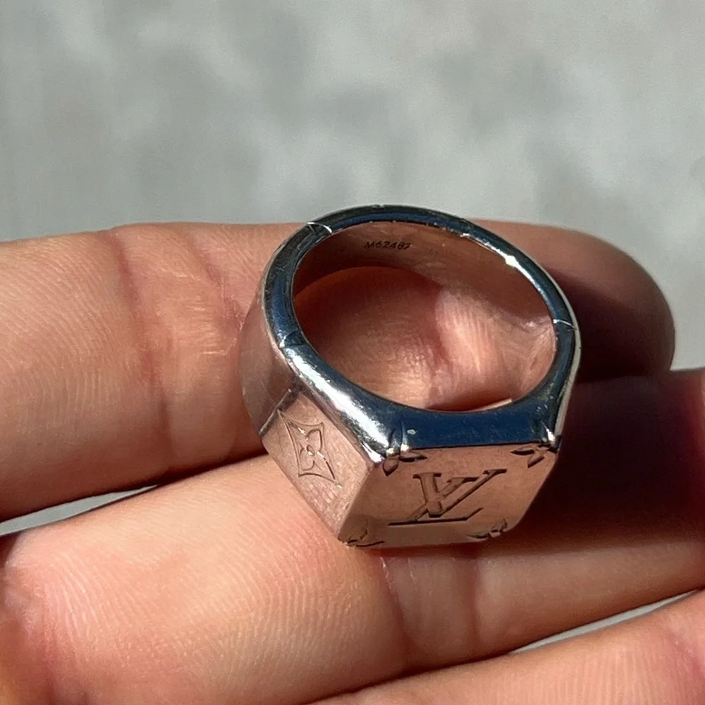 Louis Vuitton Monogram Signed Silver Tone Ring M62487 Ring Men’s M Sz 9 QUALITY - Picture 2 of 15